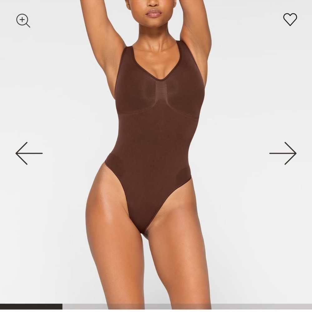 NWT SKIMS SEAMLESS SCULPT SCOOP NECK THONG BODYSUIT SIZE SMALL COLOR  COCOA